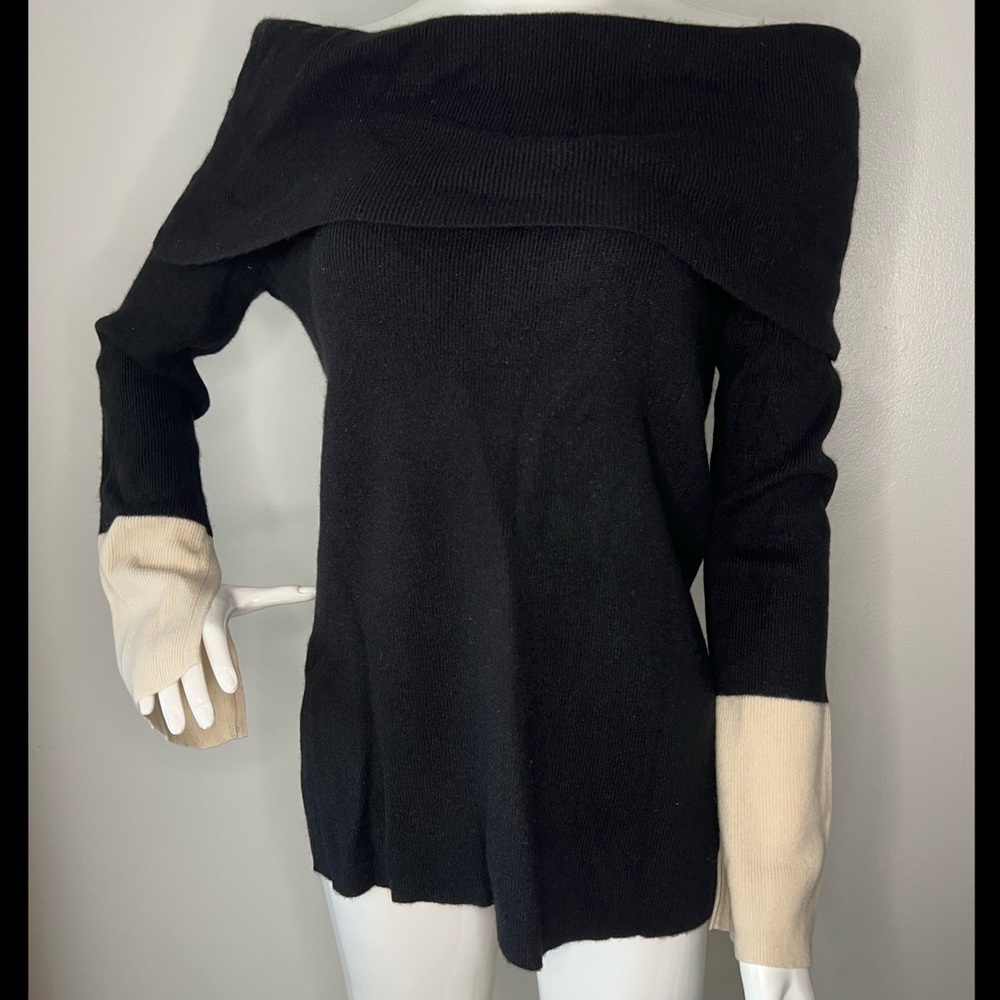 BLOOMINGDALE’S Off Shoulder Cashmere Sweater
